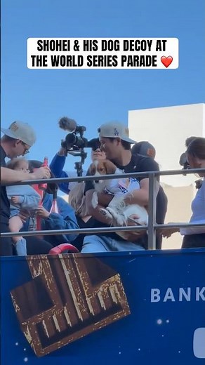 Shohei Ohtani brought out Decoy to the parade 🐶