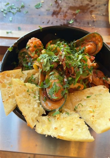 SEAFOOD MARINARA 🦐🐙🦑 * 500g fettuccine pasta * 500g whole baby octopus, cleaned * 500g mussels, cleaned and debearded * 500g squid, scored and sliced into triangles * 250g firm white fish, diced * 500g prawns, peeled and deveined * Olive oil * Salt and black pepper * 1 tsp dried chilli flakes * 6 garlic cloves, finely chopped * 1 onion, finely diced * ½ cup cherry tomatoes, halved * ½ cup dry white wine * 1 1/2 bottles tomato passata * 1 bunch parsley, finely chopped