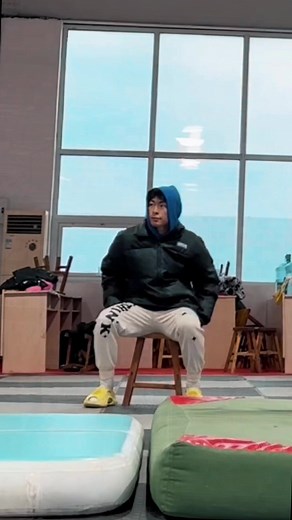 Funny Chinese Acrobatic Kids Winter Video Compilation