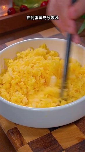 我儿子每次周末回家，就点名要吃我做的这个虾仁炒饭，一次都能吃上两三碗，肉菜蛋全都有，简单好吃又营养。#虾仁炒饭 #美食自己动手做#美食#做菜#food#cooking#shortss