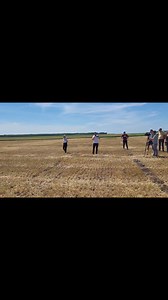 Drona T50, cea mai mare dronă din portofoliul celor de la Drone Agricole Riagro, este la Agriplanta. A fost introdusă de curând în oferta lor, de aproximativ o lună și deja 5 dintre acestea și-au găsit fermierii! Mai sunt 2 zile în care o puteți vedea la treabă pe câmpul AgriPlanta-RomAgroTec și aveți ocazia să cunoașteți o echipă deosebită! | Sens & Contrasens în Agricultură