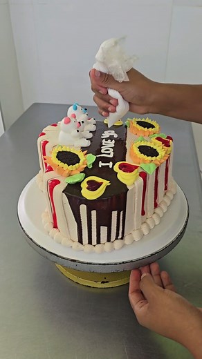 71K views · 742 reactions | tutorial para decorar tortas corazon con osito en crema sencillo y muy facil #ideascake #pastelescreativos #chantilly #reelsviralシ | El mundo de la pasteleria | Facebook