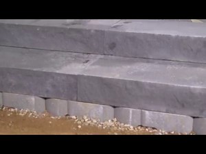 Building Steps with Landings Step Units in a Retaining Wall