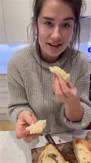 60K views · 933 reactions | Lets make the viral CROISSANT bread!! I added in 500g salted butter but the rest of the recipe is exactly the same. Wish i baked it 10 mins longer though  #breadtok #croissantbread #butter | Gardenofhope | Facebook