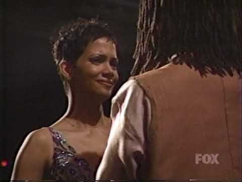 Halle Berry Serenaded by Eric Benet at 31st NAACP Image Awards - 2/12/00