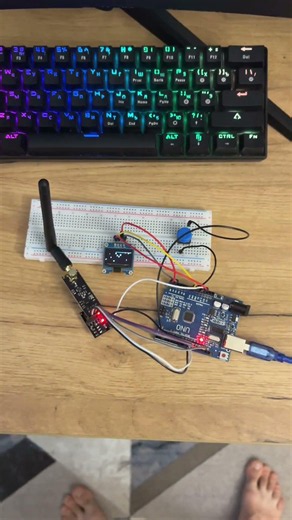 Experimental Arduino-based 2.4 GHz RF project with an OLED display. #arduino #arduinoproject