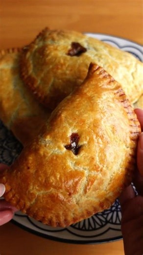 Irresistible!😋😋This flaky crunch will haunt you! #pie #homemade #shorts