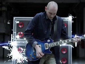 Nigel John Stanford的专辑AUTOMATICA中机械臂和音乐的完美结合，打破常规的视听盛宴。完整版进主页观看哦～#科技 #创意 #艺术 #超燃 #装置艺术 #视觉艺术 #视觉震撼 #听觉盛宴