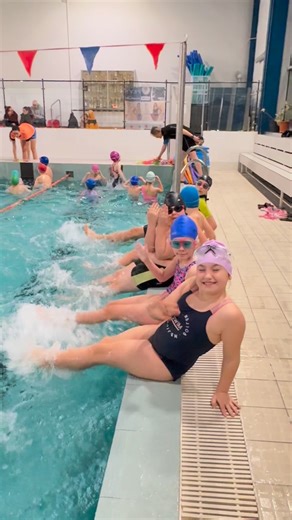 🩵🏊‍♀️Rozpocznij swoją pływacką przygodę z Akademią Pływania RYBKA! 🐟💦 U nas nauka pływania to radość, bezpieczeństwo i świetna zabawa!😃 | POSiR Akademia Pływania RYBKA Przemyśl