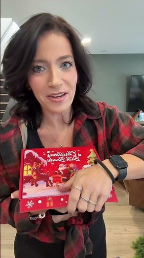 Make your baths merry & bright 🎄🛁 These Christmas bath bombs fizz, sparkle, and smell like pure