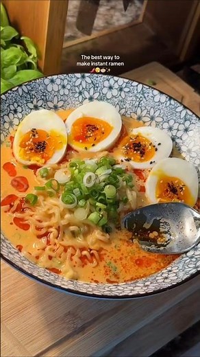My favorite way to make instant ramen by adding egg yolk, kewpie mayo, garlic 🍜🧅🧀🔥 #ramentime