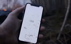 将iPhoneX扔进火山裂缝中