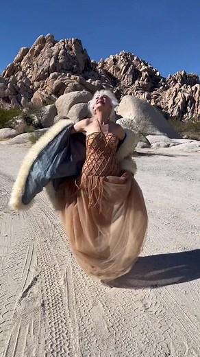 Had to share some fun #behindthescenes content from yesterday’s fabulous shoot ❤️❤️❤️ #joshuatree #modelover70 #modelmoment #lionking