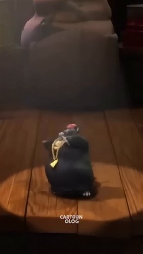 @cartoonolog on Instagram: "Bombastic Fare 😅 📽️ Parti Hayvanları (Barnyard) – 2006 • IMDb Puanı: 5.6/10 • Yapım Yılı: 2006 • Tür: Animasyon, Komedi, Aile • Yönetmen: Steve Oedekerk • Yapım Şirketi: Nickelodeon Movies 🎥 Film Özeti: Çiftliğin eğlenceli ve biraz da çılgın lideri Otis, gününü dans edip eğlenerek geçirmeyi sever. 🐄🎉 Ancak işler ciddileşmeye başladığında gerçek sorumluluk duygusuyla yüzleşmek zorunda kalır. Eğlenceli karakterleri, komik sahneleri ve duygusal anlarıyla Parti Hayva