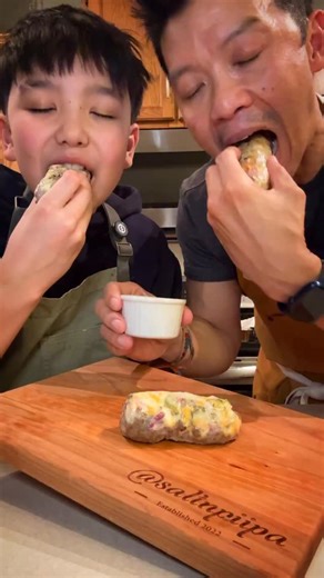 saltNpiipa on Instagram: "Cheeseburger Rice Paper Rolls #ricepaper #cheeseburger #dinnerideas #easyrecipe #ricepaperroll All recipes can be found at provecho.co/saltnpiipa 12 servings total 190 Cals/serving 13g Protein 8g Fat 7g Carbs 1lb Lean ground beef 1 dash Salt 1 dash Black Pepper 1 tsp Garlic powder 1/2 tbsp Paprika 2 tbsp Olive oil 4 Pickles (diced) 1/2 Red onion (diced) 1 cup Cheddar cheese (shredded) 12 pieces Rice paper 4 large eggs Egg Sauce: 1/4 cup Light mayonnaise by Hellmann’s 2 