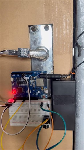 This Arduino Door Alarm Triggers When Opened 🚪🚨 #shorts #diy #tech #youtubeshorts #arduino