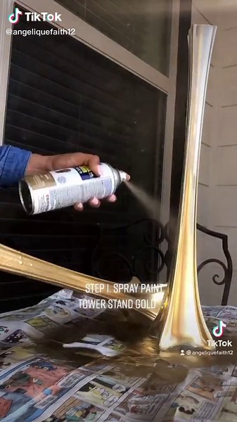 Stunning Purple and Gold Feather Centerpiece | DIY Ideas