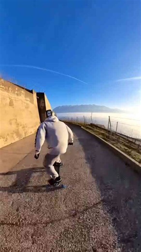 The Cloud Rider – Snowboarding the Streets with Freebord