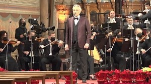 40K views · 2.6K reactions |  Andrea Bocelli, accompagnato dall'orchestra del Carlo Felice di Genova e diretta dal maestro Mercurio, canta Astro del ciel.  La messa in onda del Concerto di Natale di Assisi è prevista per il 25 dicembre dopo il messaggio Urbi et Orbi di Papa Francesco | SAN FRANCESCO D'ASSISI | Facebook
