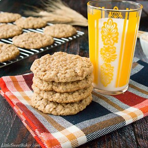 Old-Fashioned Oatmeal Cookies (video)