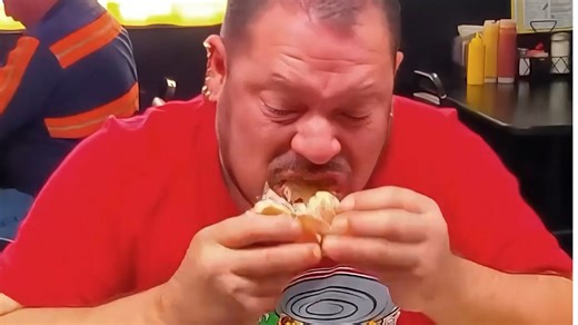 Breaking A NEW Record With This Big Burger Challenge! 4 Burgers In 10 Minutes