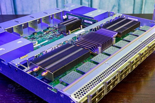Inside the Arista DCS-7060CX-32S 32x 100GbE Switch