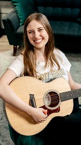 Your First Guitar Chord Progression (Beginner Lesson) ✨ Join Ayla Tesler-Mabe for a fun and easy playalong made for beginners. In this video, you’ll learn a simple chord progression one note at a time so you can focus on timing, tone, and feel without getting overwhelmed. Ayla breaks it down step by step, making it perfect for newer players who want to build confidence. Grab your guitar and follow along at your own pace. Watch the full lesson now on the Musora Lessons channel. 🎬 #musora #musora