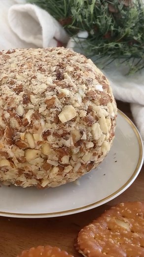 This is the BEST cheese ball! Everyone requests it for Thanksgiving and Christmas dinners. recipe: https://www.itsalwaysautumn.com/easy-ranch-cheeseball-recipe.html | It's Always Autumn