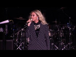 Beyonce portrait headed to Smithsonian Gallery