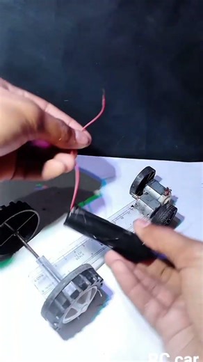 DC Motor से बनाई RC Car 🚗 | DIY Remote Control Car Project #electrcal #short #dcmotor