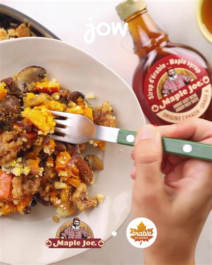 Un crumble au sirop d'érable Maple Joe® à dévorer à la petite cuillère 🤤 🍴: Recette du Crumble potimarron, lardon & noix caramélisées dispo sur l’app ou sur jow.fr | Jow