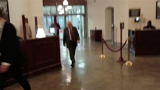 Gazeteci Patrick Howley'den, Senatör Lindsey Graham’a: “Hey Lindsey, neden eşcinsel olduğunu kabul etmiyorsun? Böylece insanlar artık sana şantaj yapamaz.” | BPT