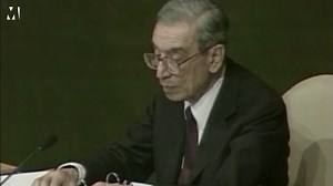 Kofi Annan sworn in as UN Secretary General in 1997