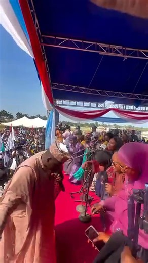 VIDEO: Live from Kafanchan, Southern Kaduna popular Hausa musician Dauda Rarara is thrilling APC supporters with an electrifying performance. You see the well meaning Nigerians no send Trump and his obidiot 🔥✊❤️ | My Impact Blog