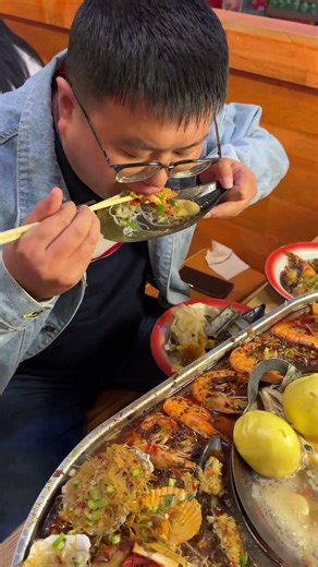 It's time to eat. What to eat tonight? So delicious.