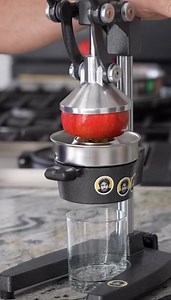 DIY fresh pomegranate juice