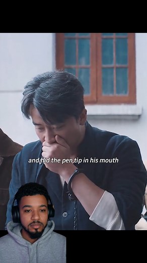 the man secretly remove the pen tip | Cine Time