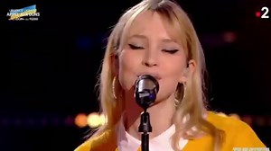 Angèle chante son nouveau single "Libre" en live