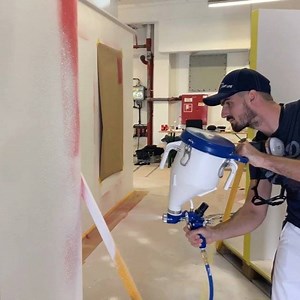 This week I was trying the Graco Contractor Club fast finish pro at Airless Discounter In Germany. It was really fun to use. This sprayer is really powerful and the result is great. Unfortunately in France we don’t do much textured walls like this. And you do you have this kind of texture?? Which country are you living in? . Cette semaine j’ai pu tester le Graco Contractor Club fastfinish pro chez Airless Discounter en Allemagne. Cette machine est géniale vraiment très puissante et le pistolet e