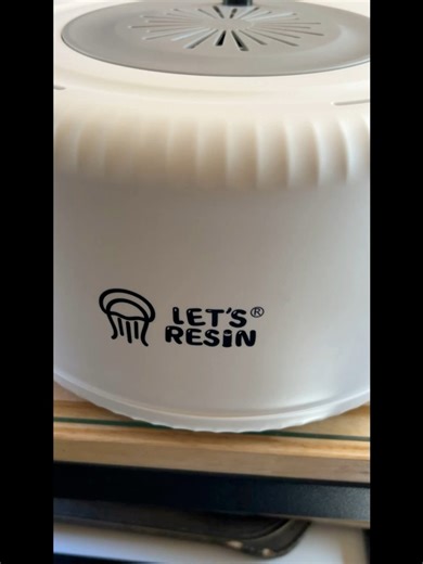 6.7K views · 133 reactions | How to Pour Clear Resin Epoxy & Demold in 3 Hours #resin #diycrafts #iod | Scrappy's Rustics | Facebook