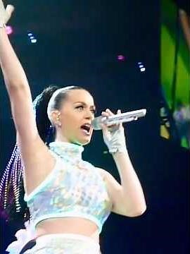 Katy Perry Performs ROAR on Tour in 2015 and again in 2025 #katyperry #roar #lifetimestour