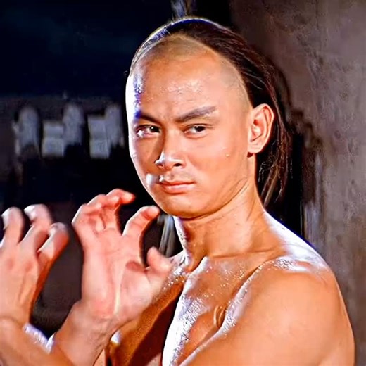 MOON LIKE FILM 21🌿 on Instagram: "Clan of the White Lotus (1980) | To master kung fu, he made his hands super soft🥋🤲🪡🌸 🔥 Step 2: Confront the White Lotus Master Inside the sect’s lair, Wen-ting faces the ultimate enemy: a duel of speed, nerve strikes, and impossible agility. ⚔️⚡ He probes with silver needles — though the Master pushes them out with inner power, Wen-ting stays calm. 🪡💨 Finally, using the soft, floating steps of Embroidery Fist, he closes in, finds the true weak spot of th