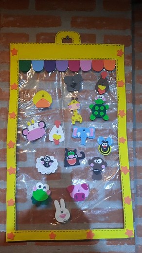 Poliyita - Tienda de títeres on Instagram: "Holis holis🖐 Hoy te enseño como narrar un cuento o poesía mojada! Kit poesía mojada $6500 Trae panel de vinilo de 40 x 70 cm 15 figuras ( a elección) de goma eva de 5 cm 🛵Envíos en CABA $500 🇦🇷 Envíos a todo el país x mercado envío ☎️ 1159816402 - Paula #materialdidacticoparaniños #materialdidactico #homeschooling #poesiamojada #literaturainfantil #juegosparachicos #nivelinicial #docentes"