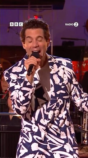 This Power of Love cover 🎻 ‪@MikaSoundsOfficial‬ #FrankieGoesToHollywood #Mika #R2PianoRoom