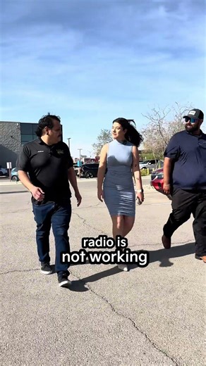 When she said the radio wasn’t working… we made sure the vibes were 💯🎤😂 #CasaKia #DealershipLife