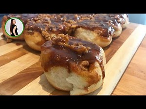 Fluffige Zimtschnecken mit Karamell und Walnüssen | Hefeteigröllchen mit Karamellsoße
