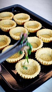42K views · 3.7K reactions | Bikin aja, biar lebih hemat. Snack ala coffee shopee ✨Mini Quiche Tart shell : 250 gr terigu 125 gr margarin/mentega dingin 1/4 sdt garam 2 kuning telur 1 sdm air dingin Isian : 2 siung bawang putih, cincang 1/2 buah bomay, cincang Jamur kancing Beef bacon Segenggam bayam Sejumput garam & lada 2 kuning telur 1 butir telur 200 ml susu Sejumput garam&lada Mozzarella #quiche #miniquiche | Agung Lely | Facebook