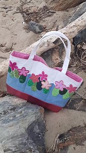 Stitch the Hawaiian Tote ITH Design and enjoy a chic handmade bag that’s wonderful to use or share. A lovely stitching project with endless style possibilities. 🌞 ✔️ In-the-Hoop design ✔️ Beautiful design with tropical spirit ✔️ Fits 5x7, 6x10 & 7x12 hoops Available now: https://swpea.com/products/hawaiian-tote-5x7-6x10-7x12 | Sweet Pea Machine Embroidery