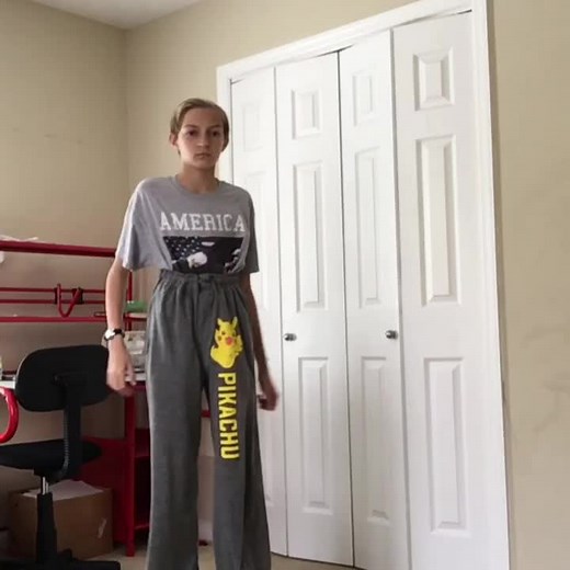 TheBackpackKid (@thebackpackkid)’s video of floss dance