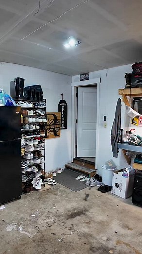 6.1K views · 297 reactions | eBay and Poshmark inventory systems should be as simple as possible!! #sidehustle #ThriftFlips #flippingforprofit #reseller #makemoneyathome | Rockwell Resell | Facebook